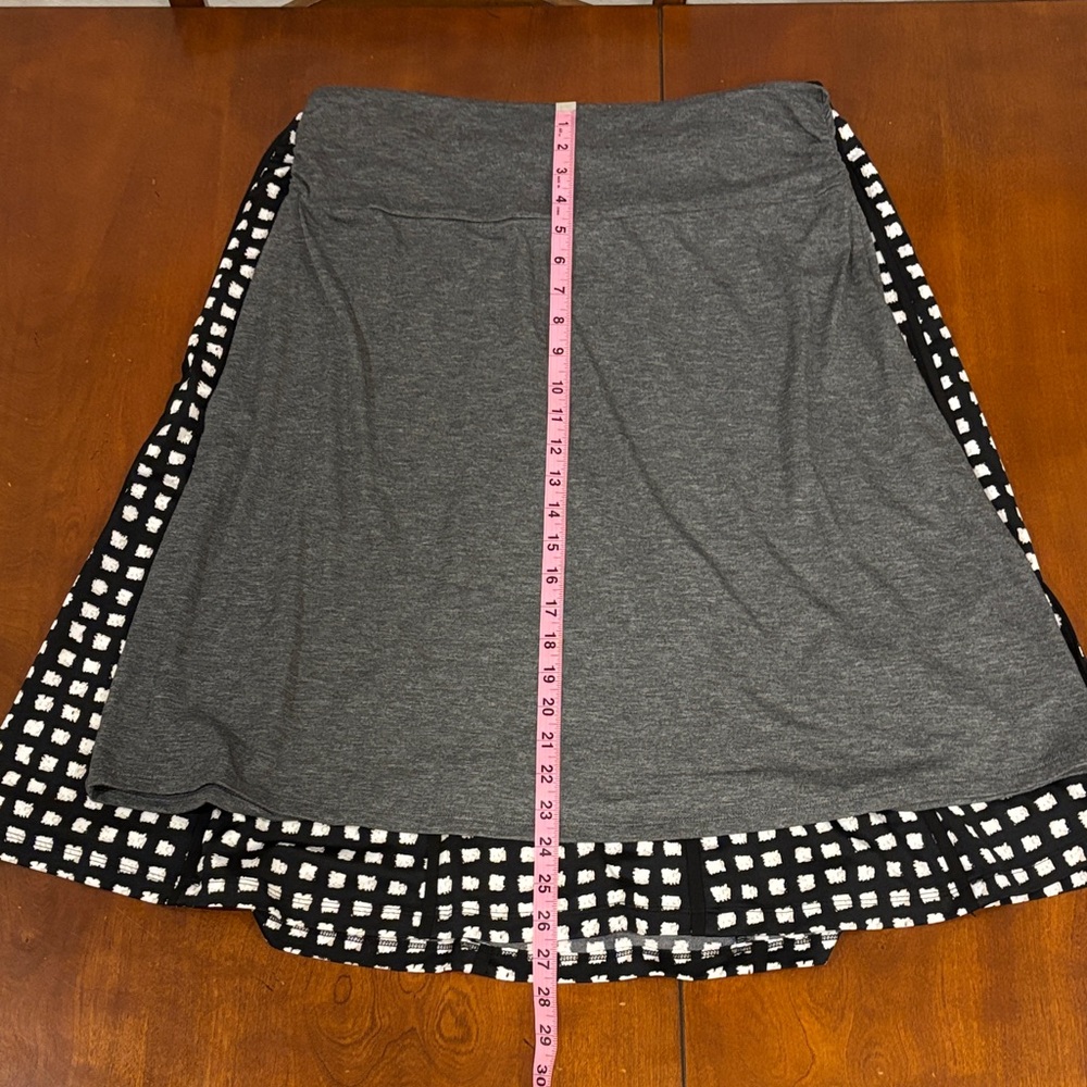 Lot of 2 Casual Midi Skirts. Size Large.  EUC - Picture 7 of 7